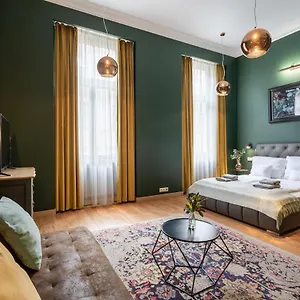The Pearl Of The Heart Of Budapeste